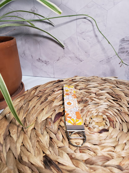 Retro Flower Wristlet Strap