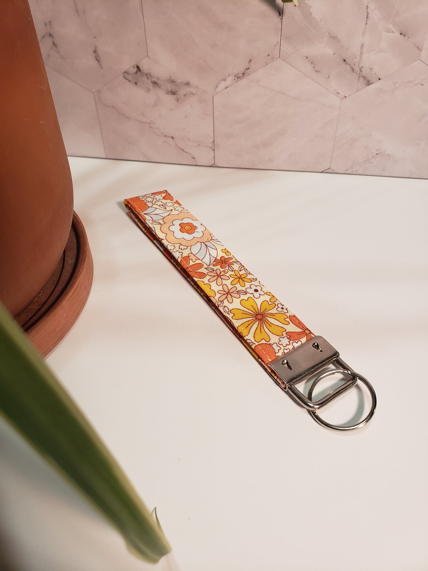 Retro Flower Wristlet Strap